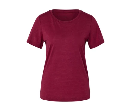 Un t-shirt simple à manches courtes et col rond de couleur rouge foncé, sur fond blanc.
