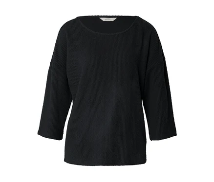 Pull noir à manches longues et encolure ras du cou posé sur un fond blanc.
