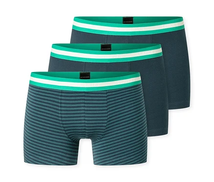 Trois shorts SCHIESSER pour garçons, deux couleur pétrole foncé et un rayé pétrole foncé et clair, tous avec une ceinture verte et blanche.