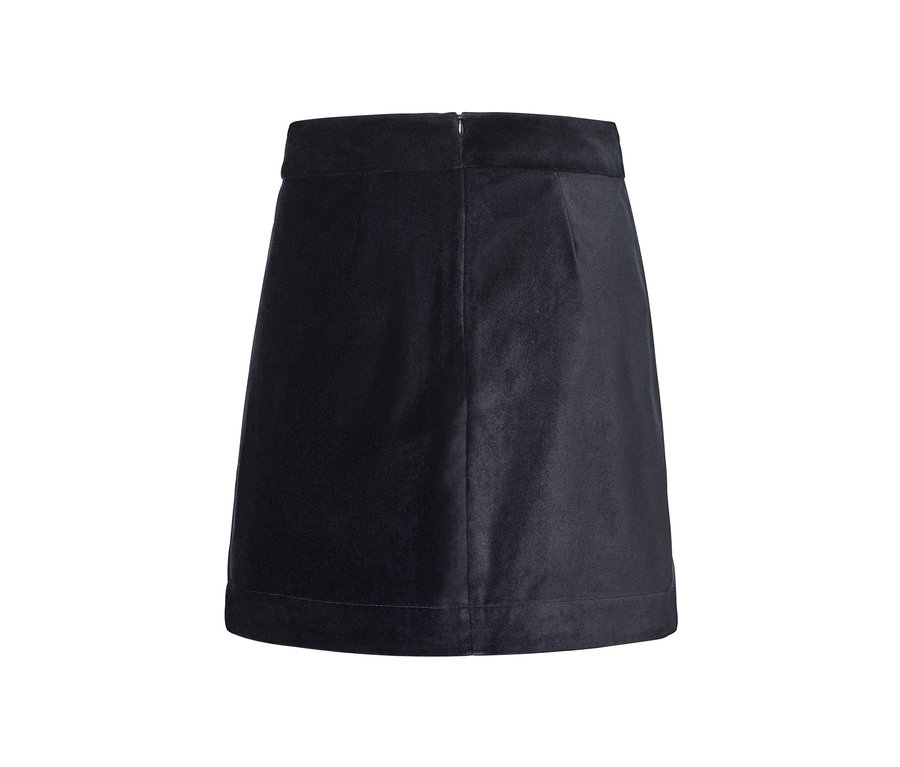 Vue détaillée d'une jupe courte en velours.