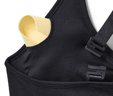 Vue détaillée d'une brassière de sport Seamless noire.