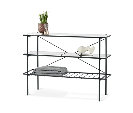 Console d'une largeur d'environ 120 cm avec trois étagères. Un pot de fleurs et un sablier sont posés sur l'étagère supérieure et une décoration est posée sur la deuxième étagère.
