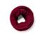 Une écharpe tube en maille rouge.