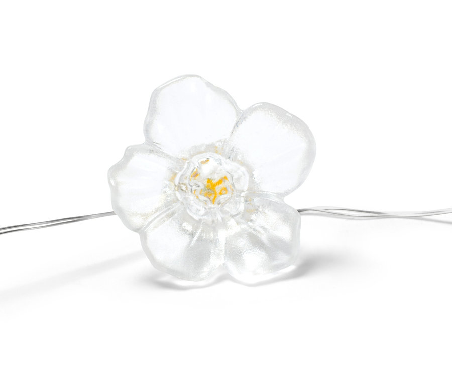Gros plan sur une guirlande lumineuse à LED « Fleurs ».