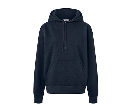 Sweat-shirt à capuche bleu foncé.