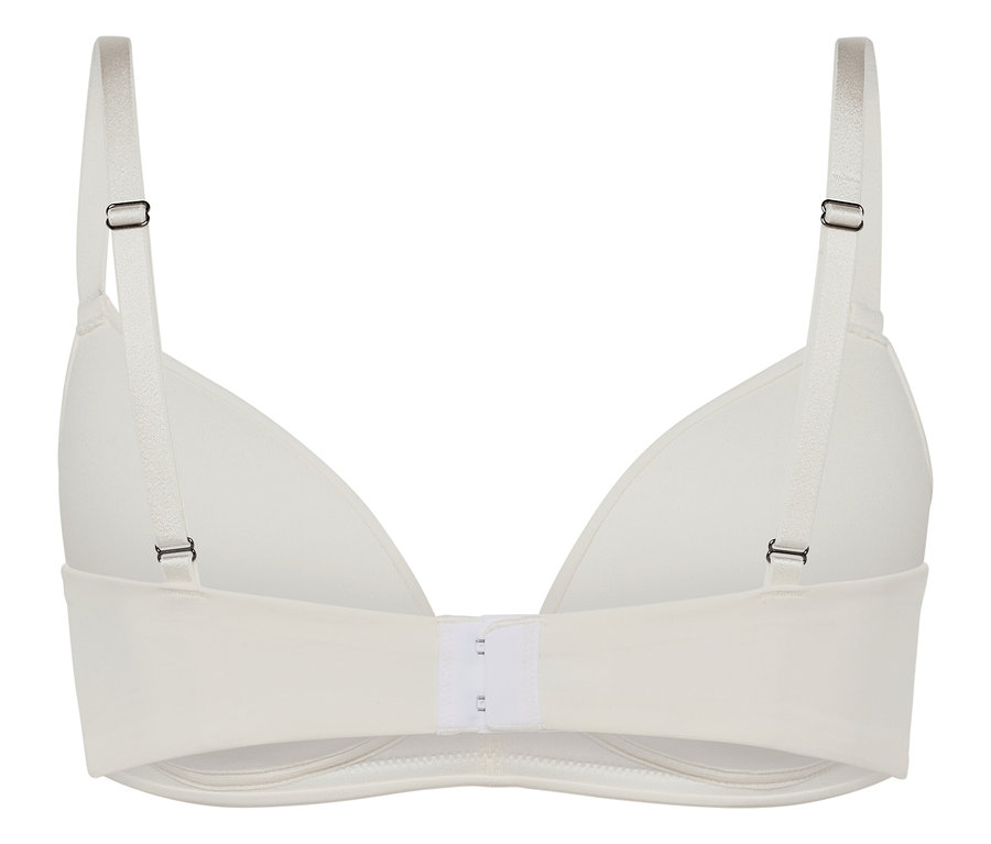 Vue détaillée de l'arrière d'un soutien-gorge blanc avec bretelles réglables et fermeture à agrafes.