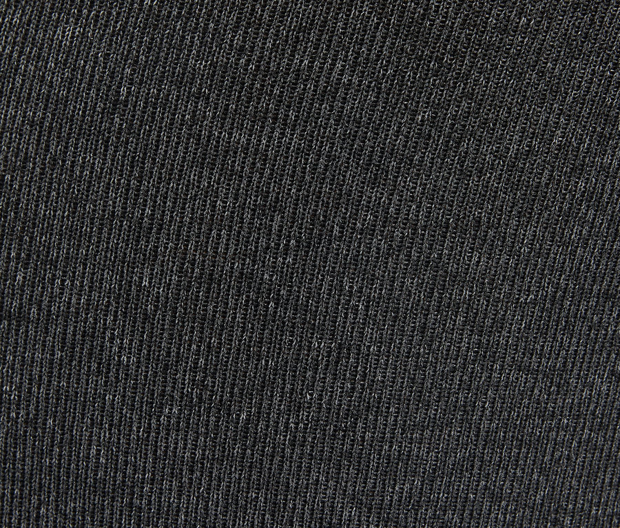 Gros plan d'un tissu tricoté gris.