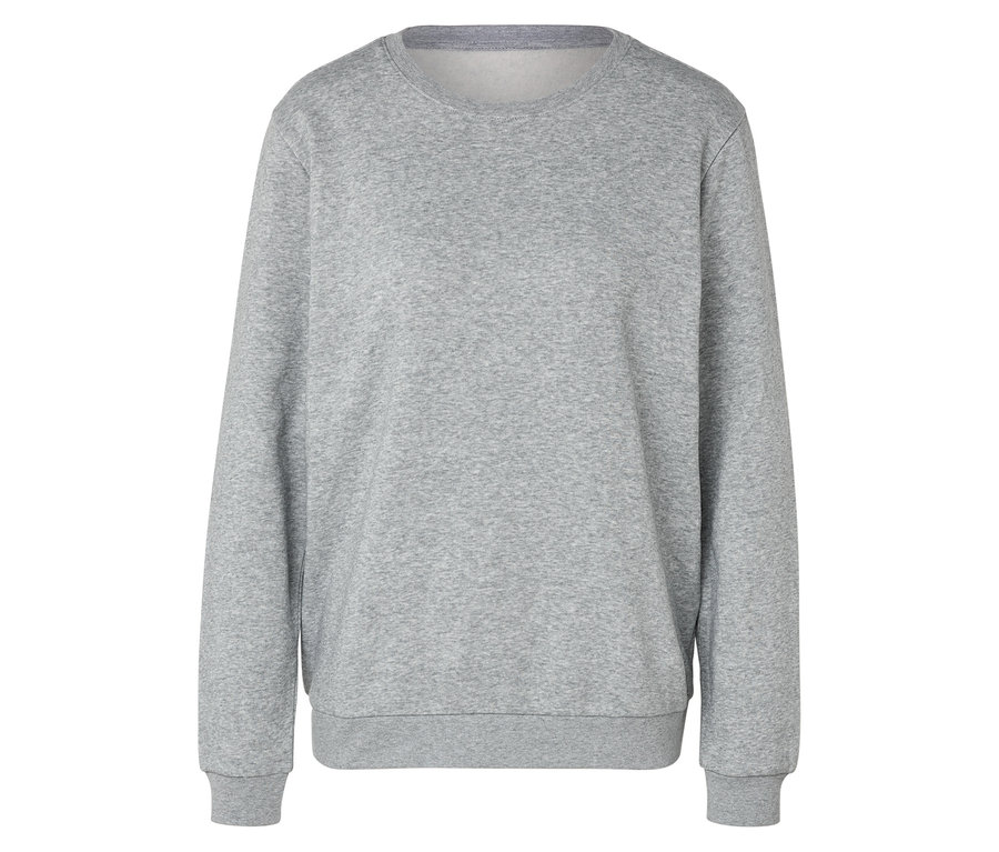 Un sweat-shirt gris à manches longues.