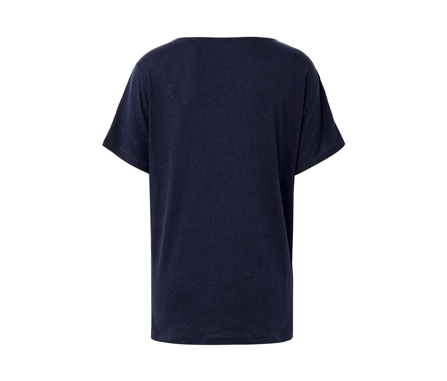 Vue détaillée d'un t-shirt bleu marine en lin mélangé.
