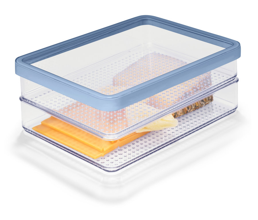 Boîte à viande avec fromage et pain.