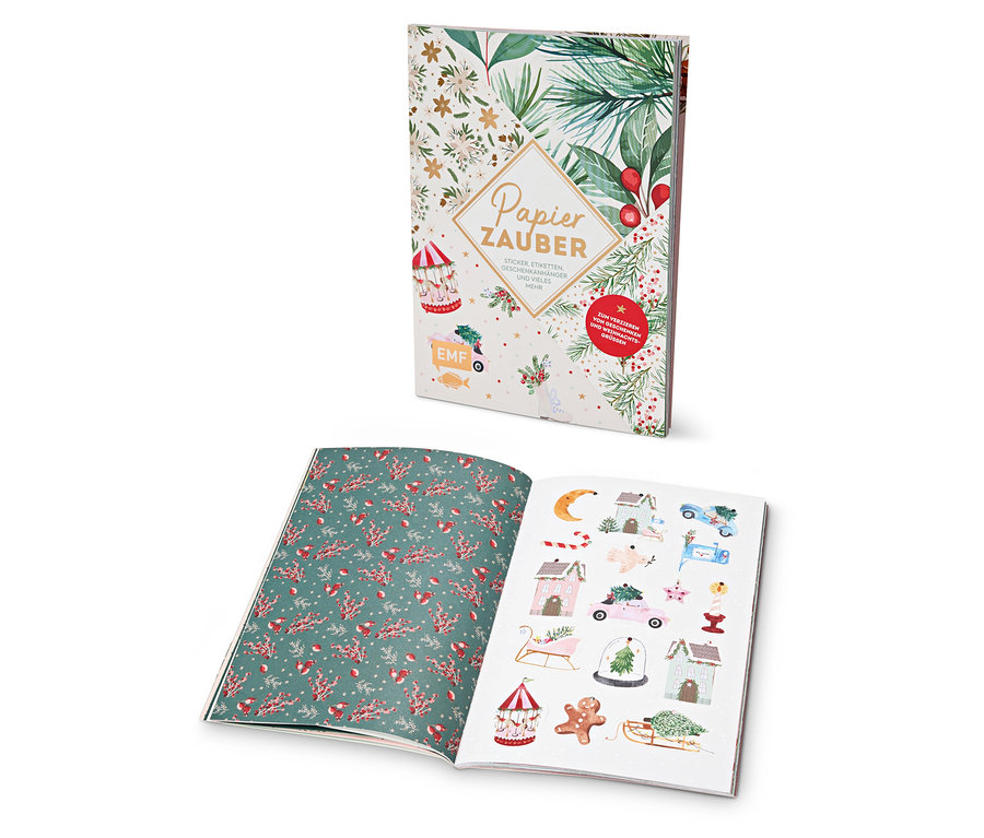 Deux cahiers ouverts avec des motifs de Noël.