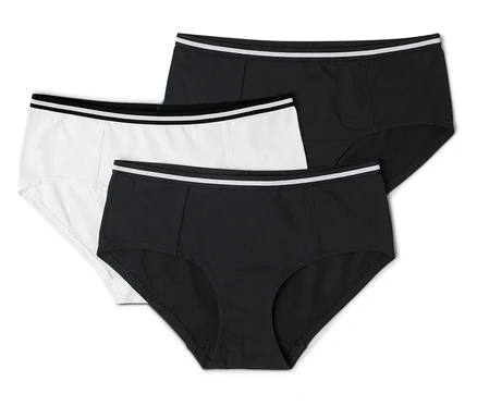 Trois culottes pour femmes, une blanche et deux noires, toutes avec une ceinture blanche, sont superposées.