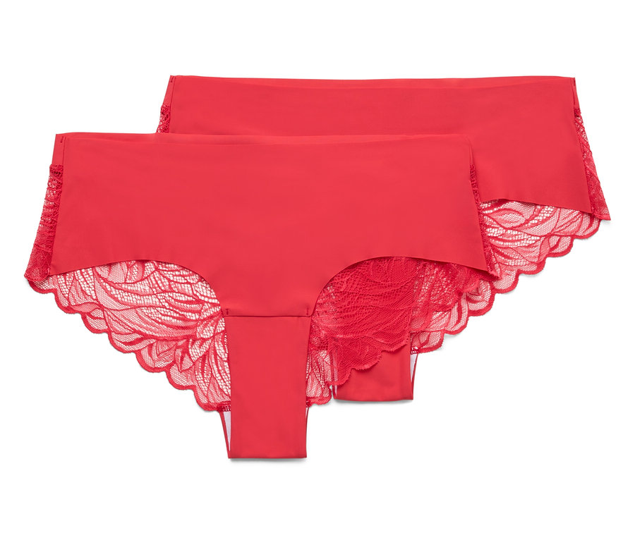 Deux culottes rouges pour femmes avec de la dentelle sont posées l'une sur l'autre.