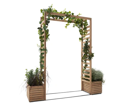 Arche en bois avec des plantes dans des caisses en bois.