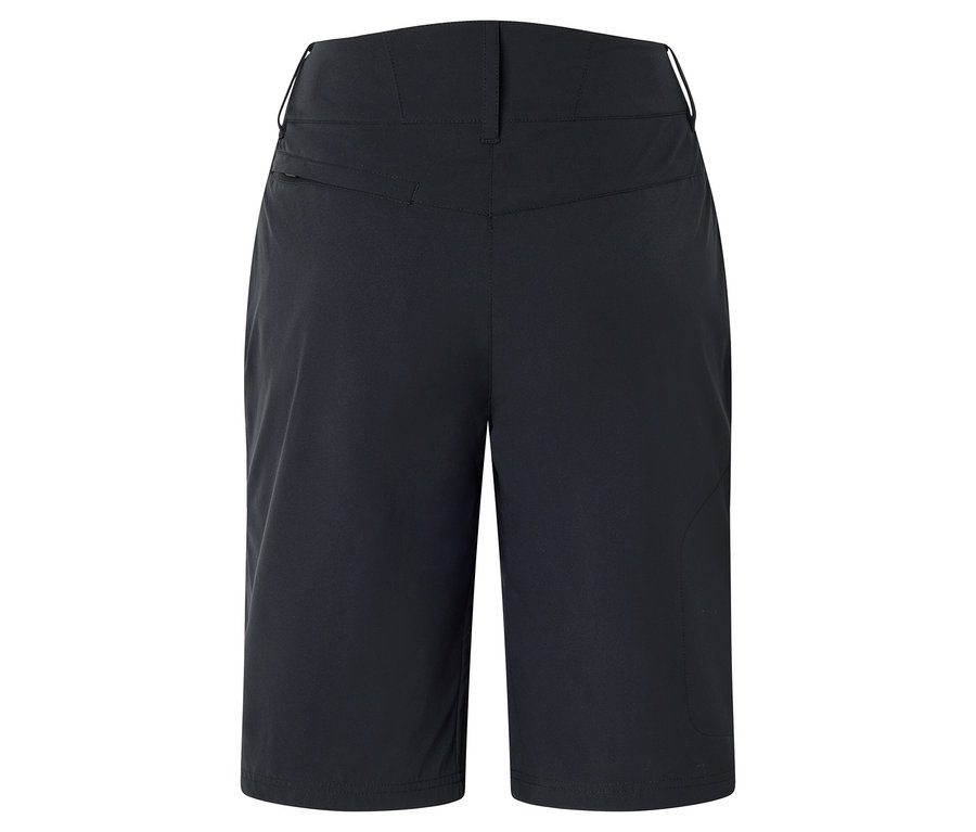 Gros plan sur l'arrière d'un short noir.