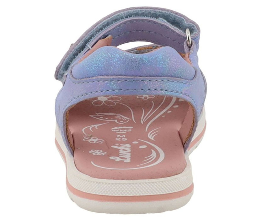 Sandale pour fille « Carin » de LURCHI, bleue, vue de dos. Elle présente une tige irisée, une fermeture auto-agrippante et une semelle intérieure rose avec des motifs floraux blancs et le logo LURCHI. La semelle est blanche avec une bande rose.