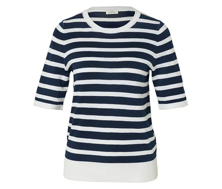 T-shirt rayé à manches trois-quarts bleu et blanc.