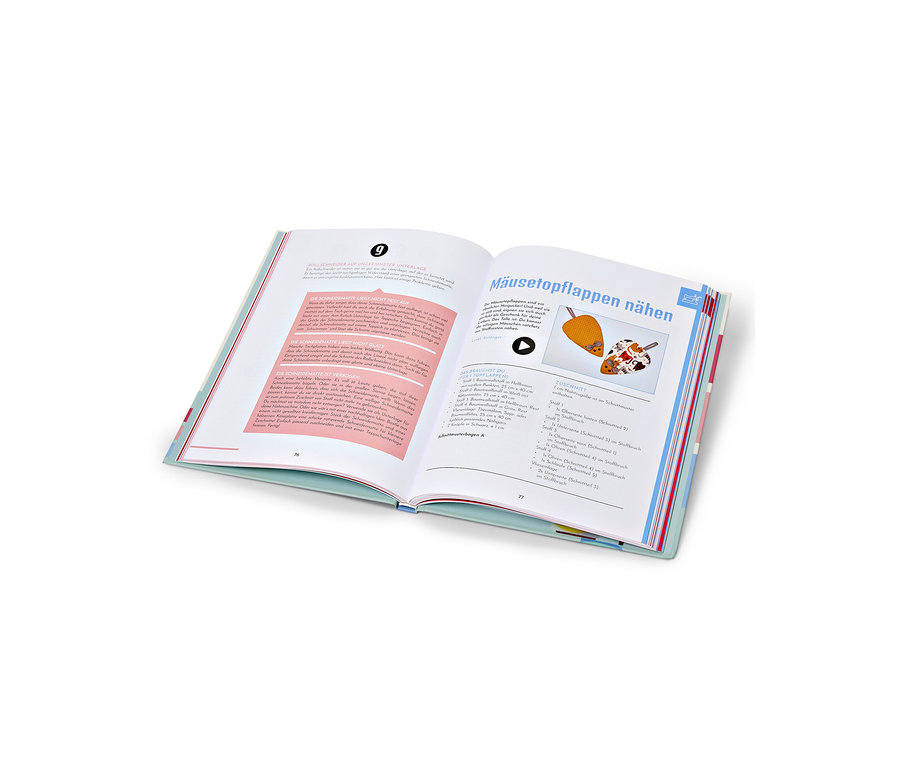 Livre ouvert « Näh doch einfach » (Coudre, c'est facile, en allemand) avec des instructions de couture.