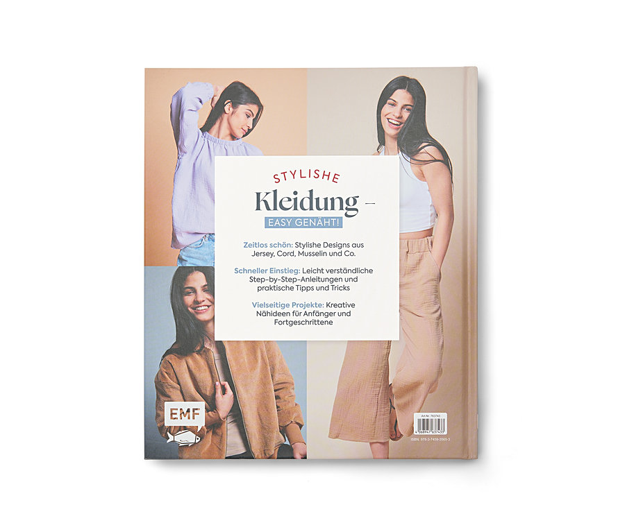 Couverture de livre 'STYLISHE Kleidung - EASY GENÄHT!' avec quatre femmes portant des vêtements cousus: un haut lilas à épaules dénudées, un crop top blanc, une veste en velours côtelé marron et un pantalon large beige.