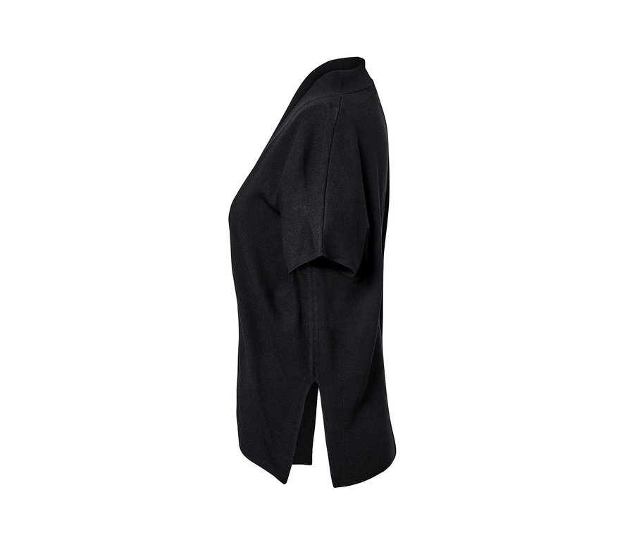 Cardigan noir à manches courtes.