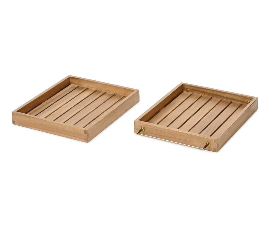 Deux petits chariots pour barbecue « Lenja » en bois clair, un avec une poignée en métal.