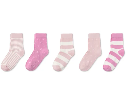 Cinq paires de chaussettes avec différents motifs dans les tons roses.