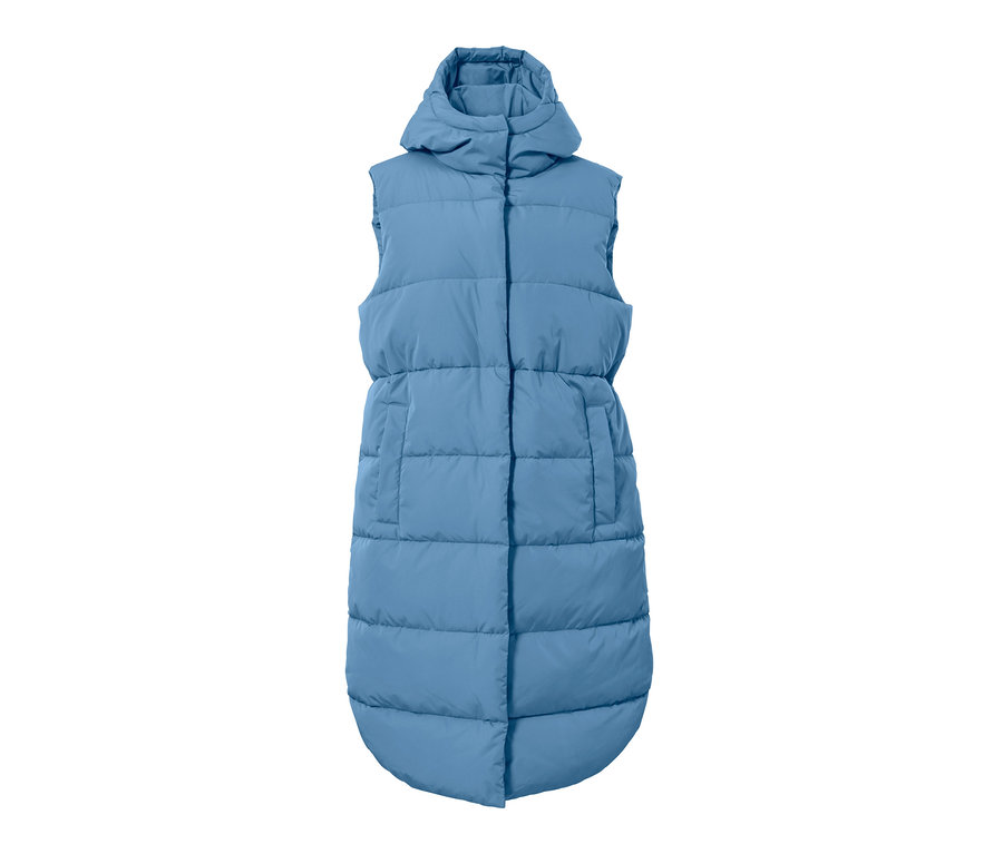 Gilet matelassé bleu clair avec capuche.