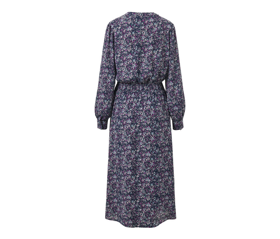 Détail d'une robe midi fleurie pour femmes.