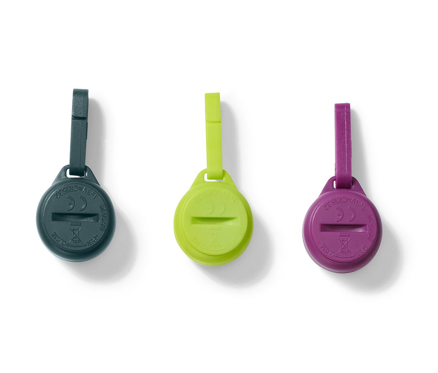 Trois pendentifs LED en gris foncé, vert clair et violet.