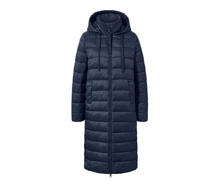 Manteau matelassé à capuche bleu foncé.