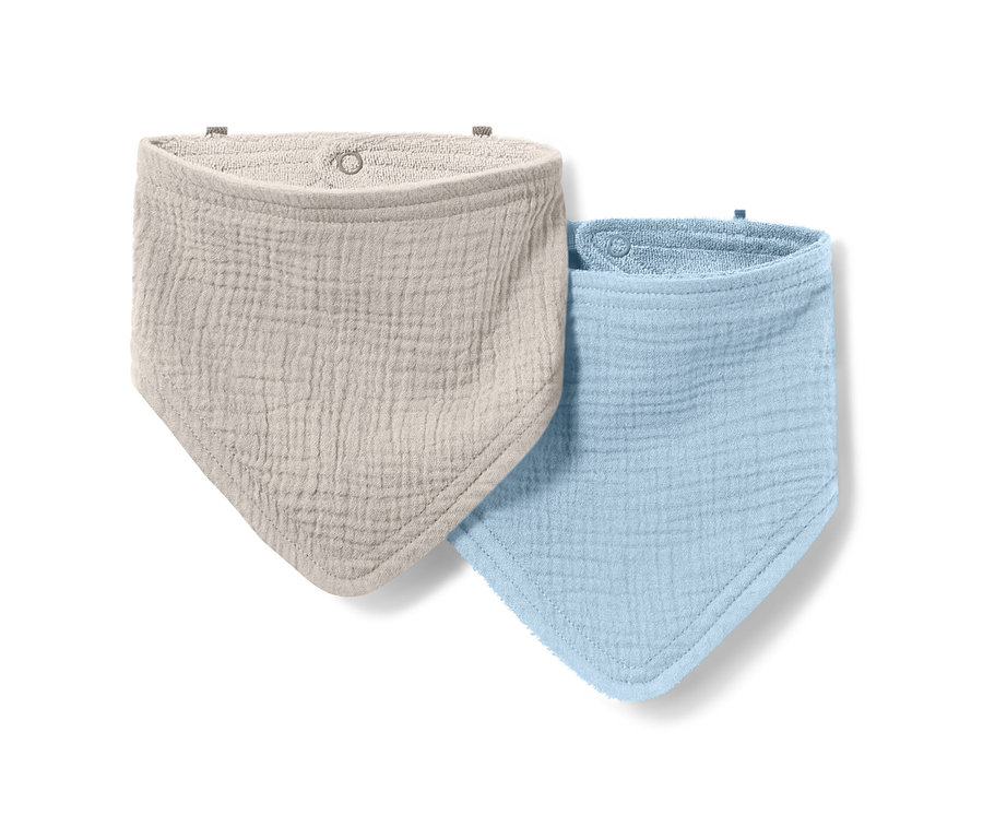 Deux foulards en mousseline pour bébé, un beige et un bleu clair.