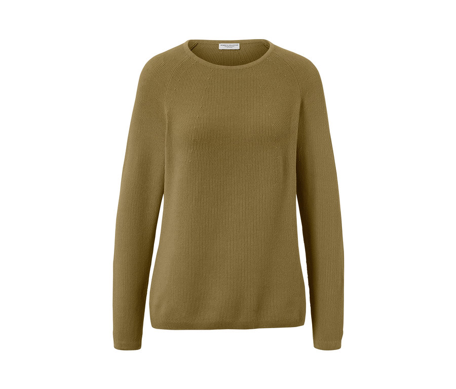 Pull en maille marron.