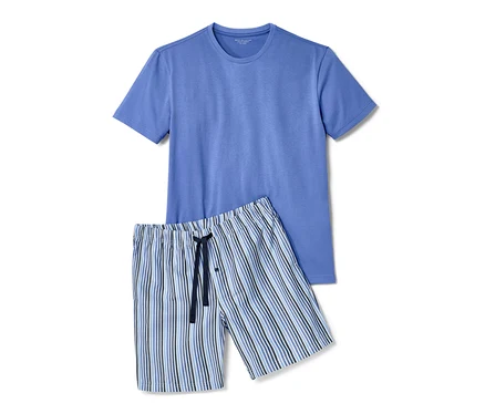 Pyjashort bleu avec un short rayé.