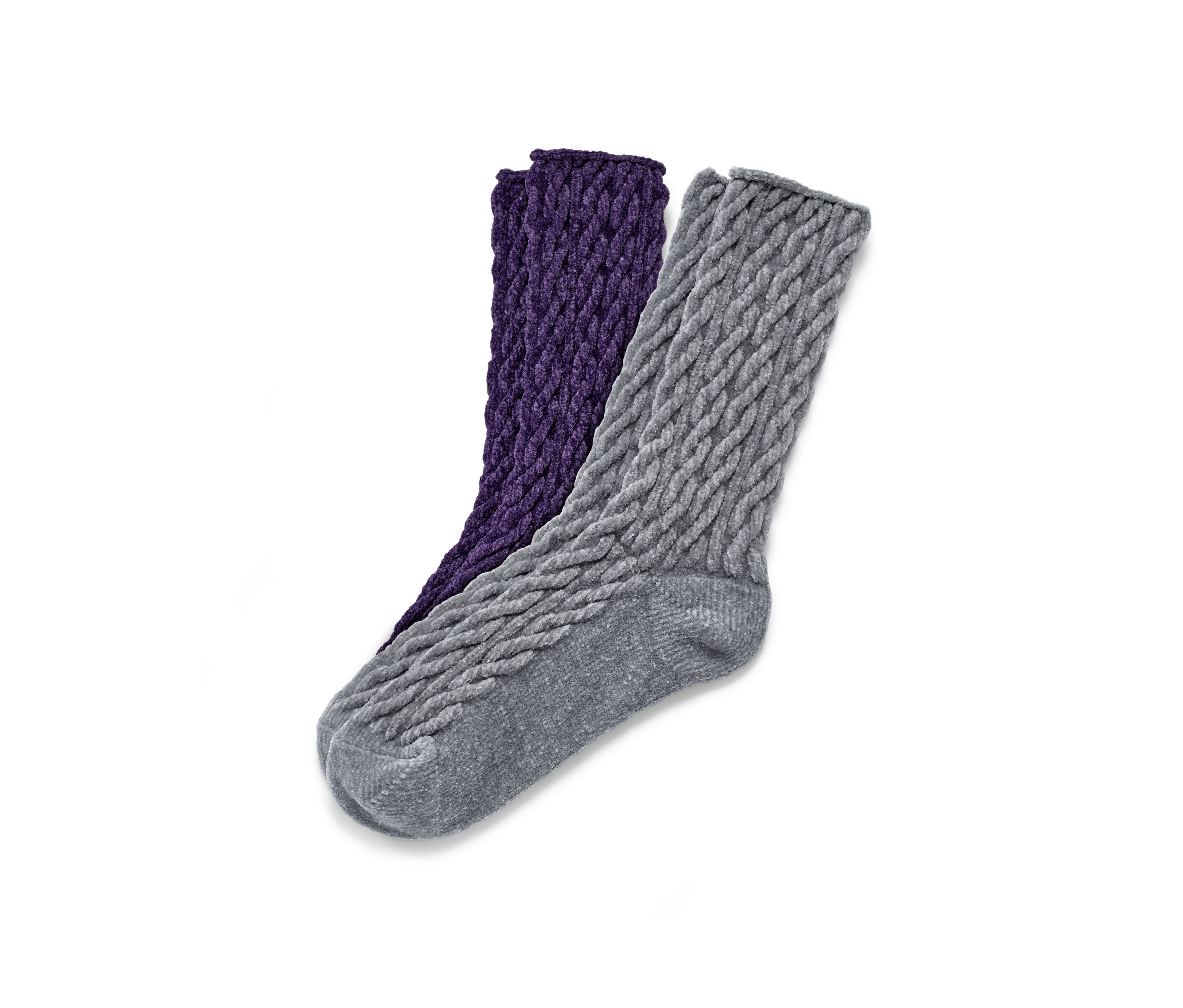 Deux paires de chaussettes douillettes avec motif torsadé, une paire en violet et une paire en gris.