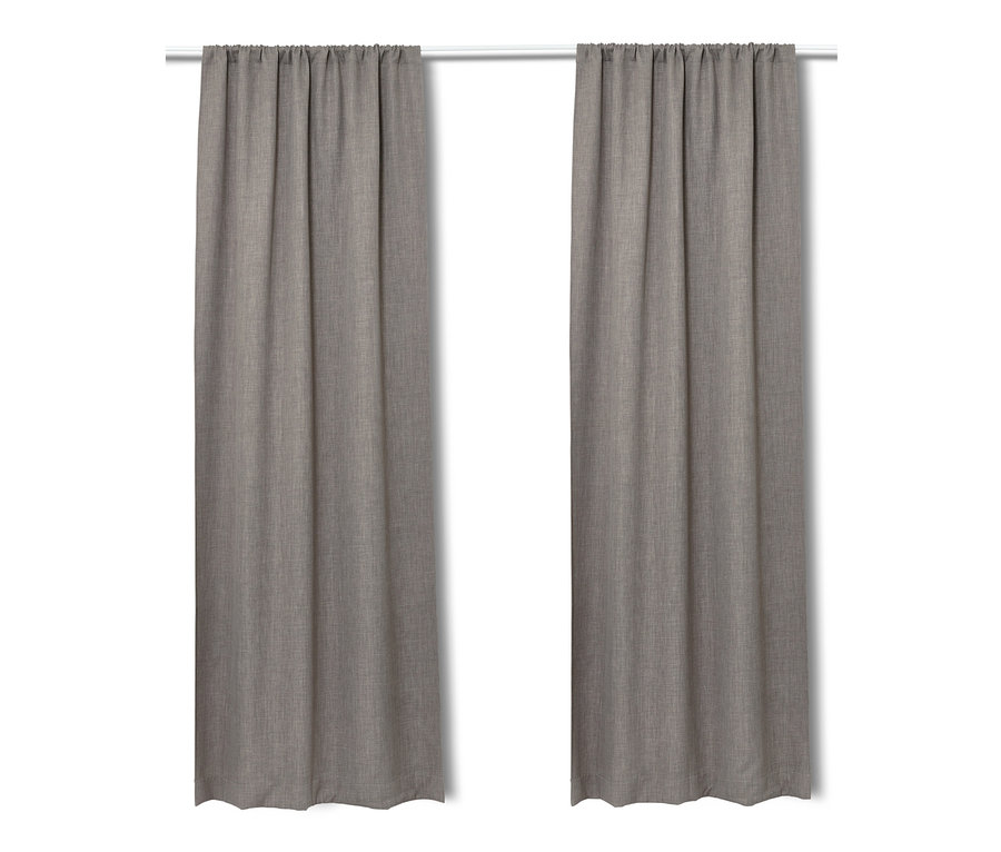 Deux rideaux occultants suspendus à une tringle blanche.