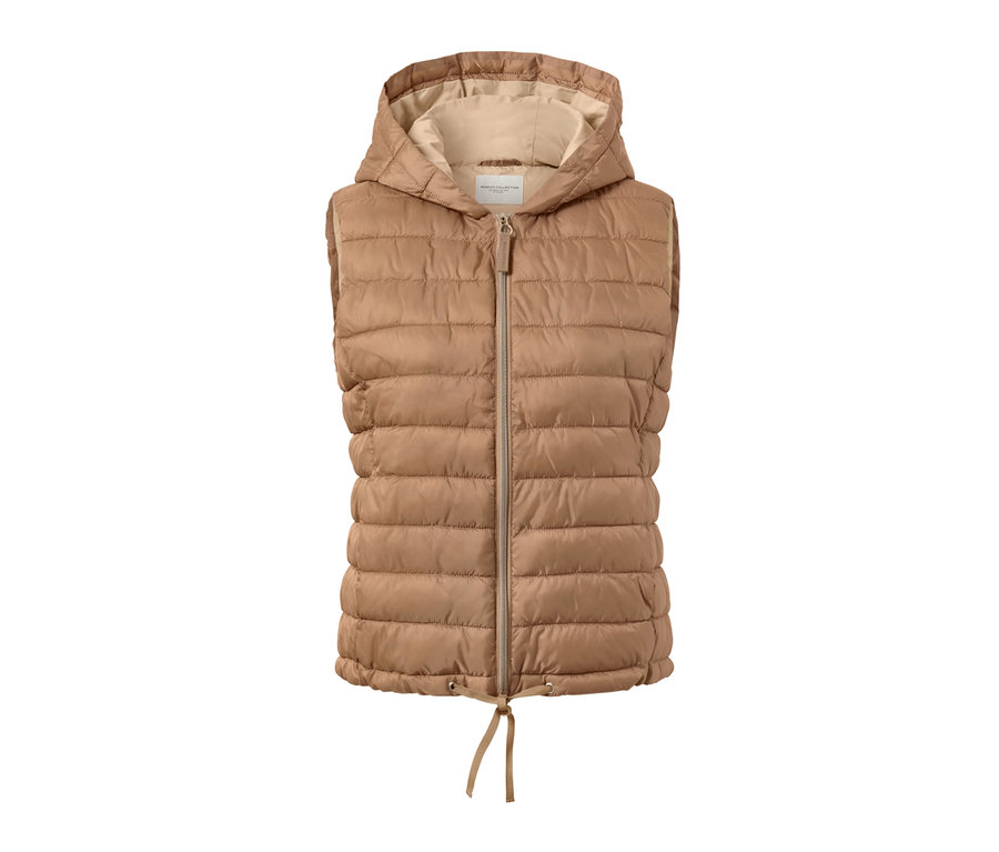 Un gilet matelassé à capuche.