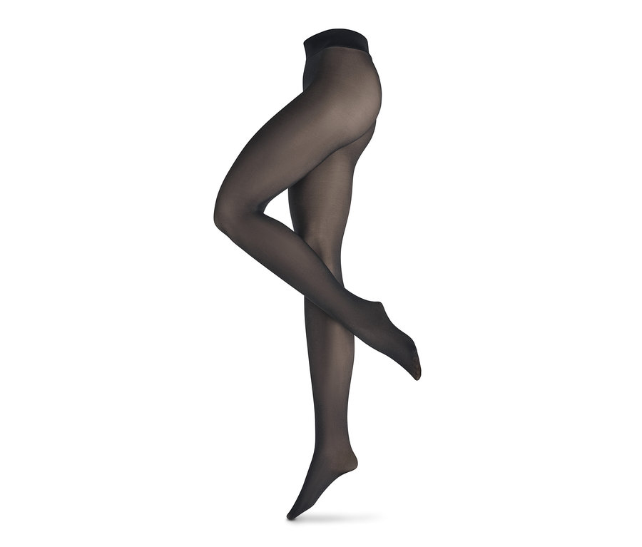 Jambes de mannequin portant des collants fins 50 DEN en aspect transparent.
