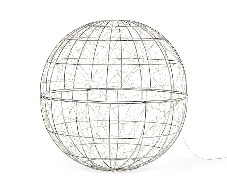 Une grande boule LED avec un cadre en fil de fer et des lumières.