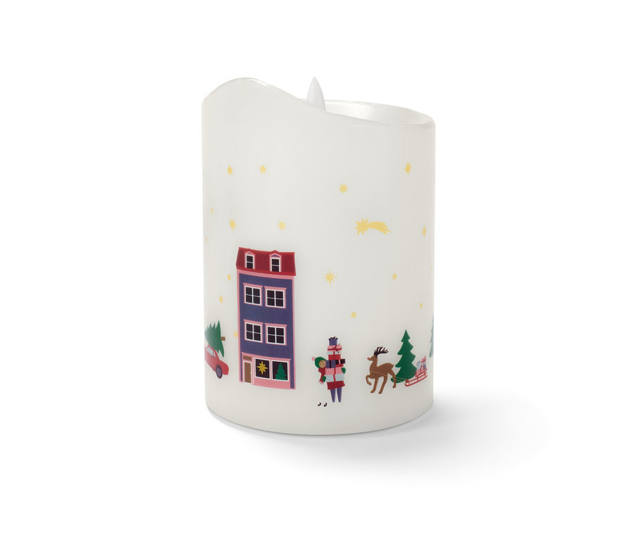 Une bougie à LED en cire véritable blanche avec des motifs de Noël.