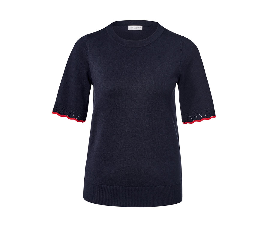 Pull en maille fine bleu foncé avec manches courtes et bordure rouge.