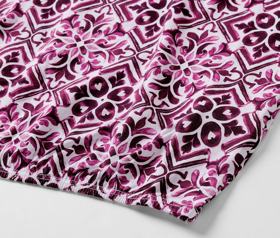 Détail d'une blouse imprimée, baies.