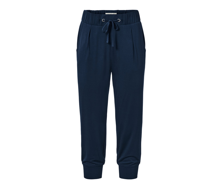 Un pantalon 3/4 en jersey bleu marine avec cordon de serrage à la taille.