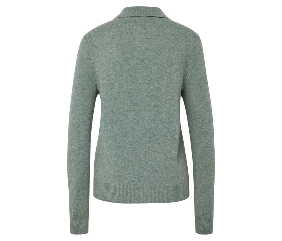 Vue arrière d'un pull en cachemire vert clair à manches longues et col.
