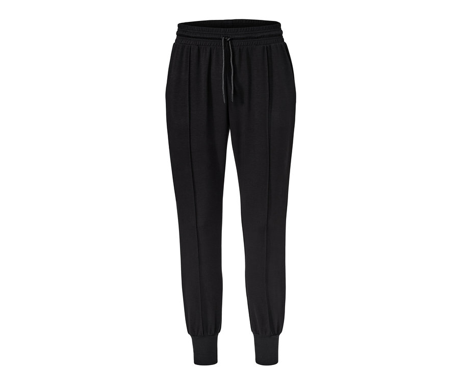 Un pantalon d’intérieur noir.