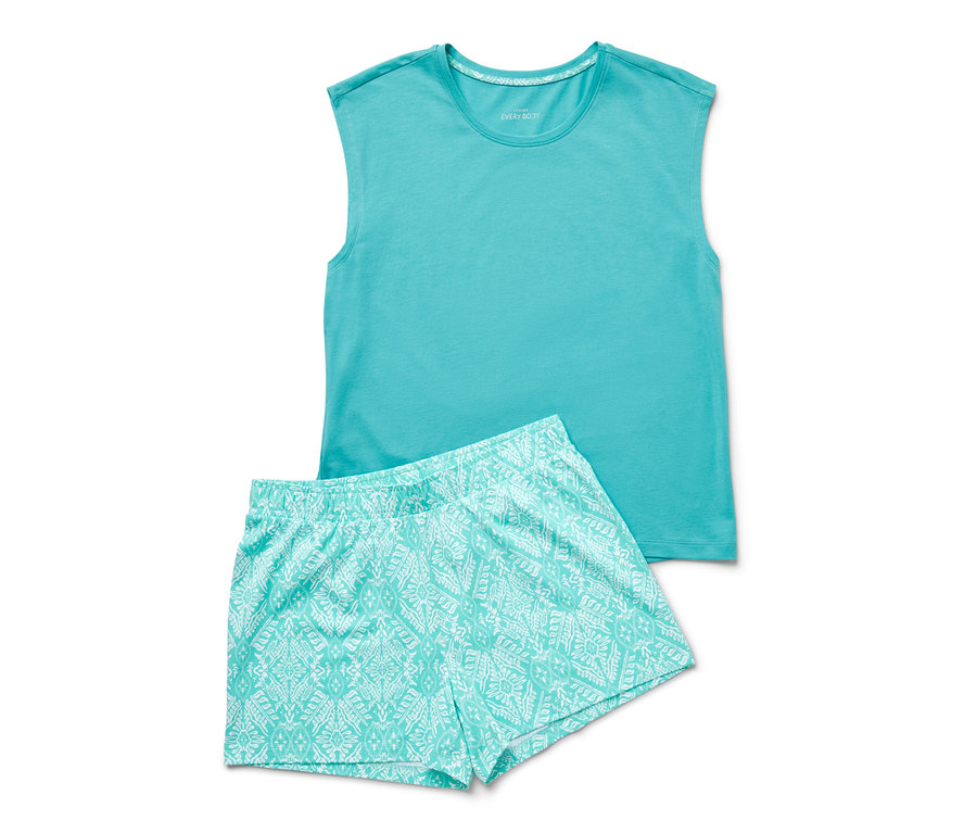 Ensemble pyjama shorty turquoise composé d'un haut sans manches et d'un short à motifs.