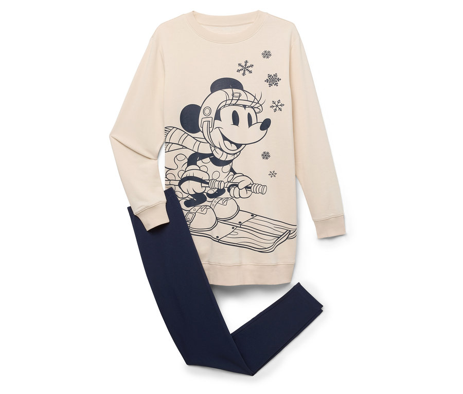 Sweat-shirt beige avec Mickey Mouse sur un traîneau et leggings bleu foncé.