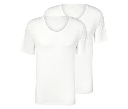Deux t-shirts blancs à manches courtes sont posés l'un sur l'autre.