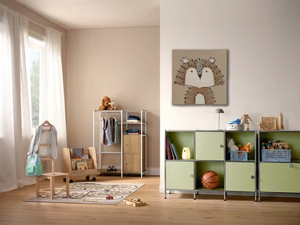 Chambre d'enfant avec tapis pour enfant COCOON »Villes«, 120 x 170 cm, étagère et jouets.