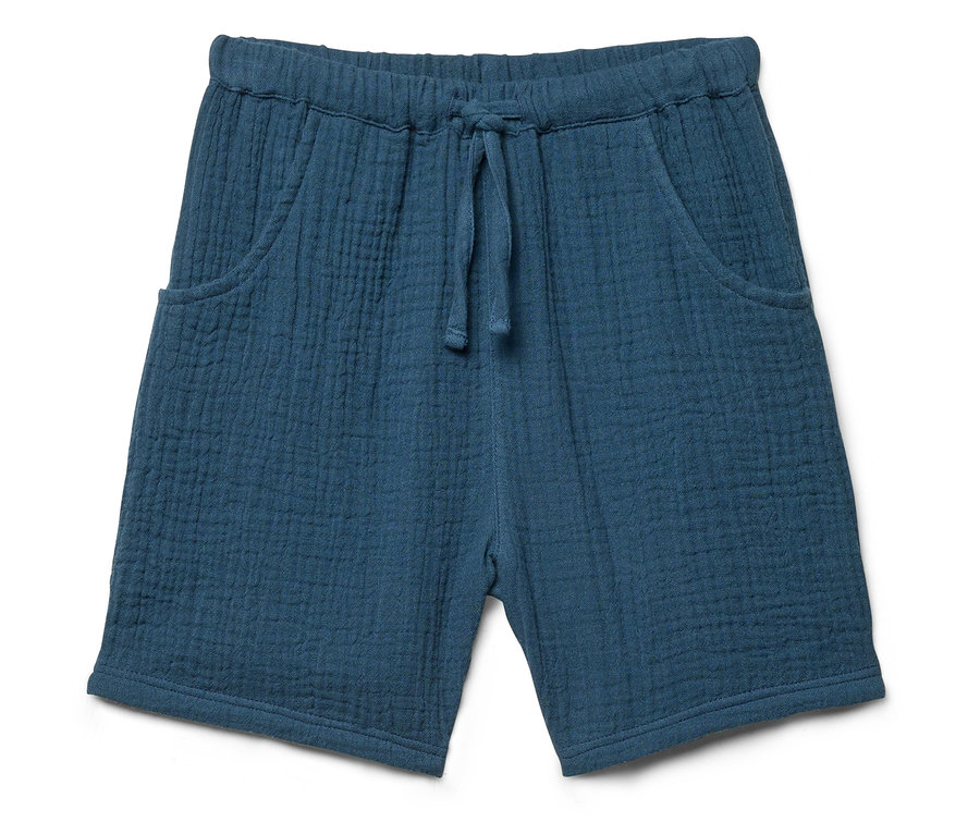 Short bleu avec cordon de serrage et poches.