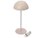 Lampe de table beige avec abat-jour en forme de dôme et câble de charge sur fond blanc.